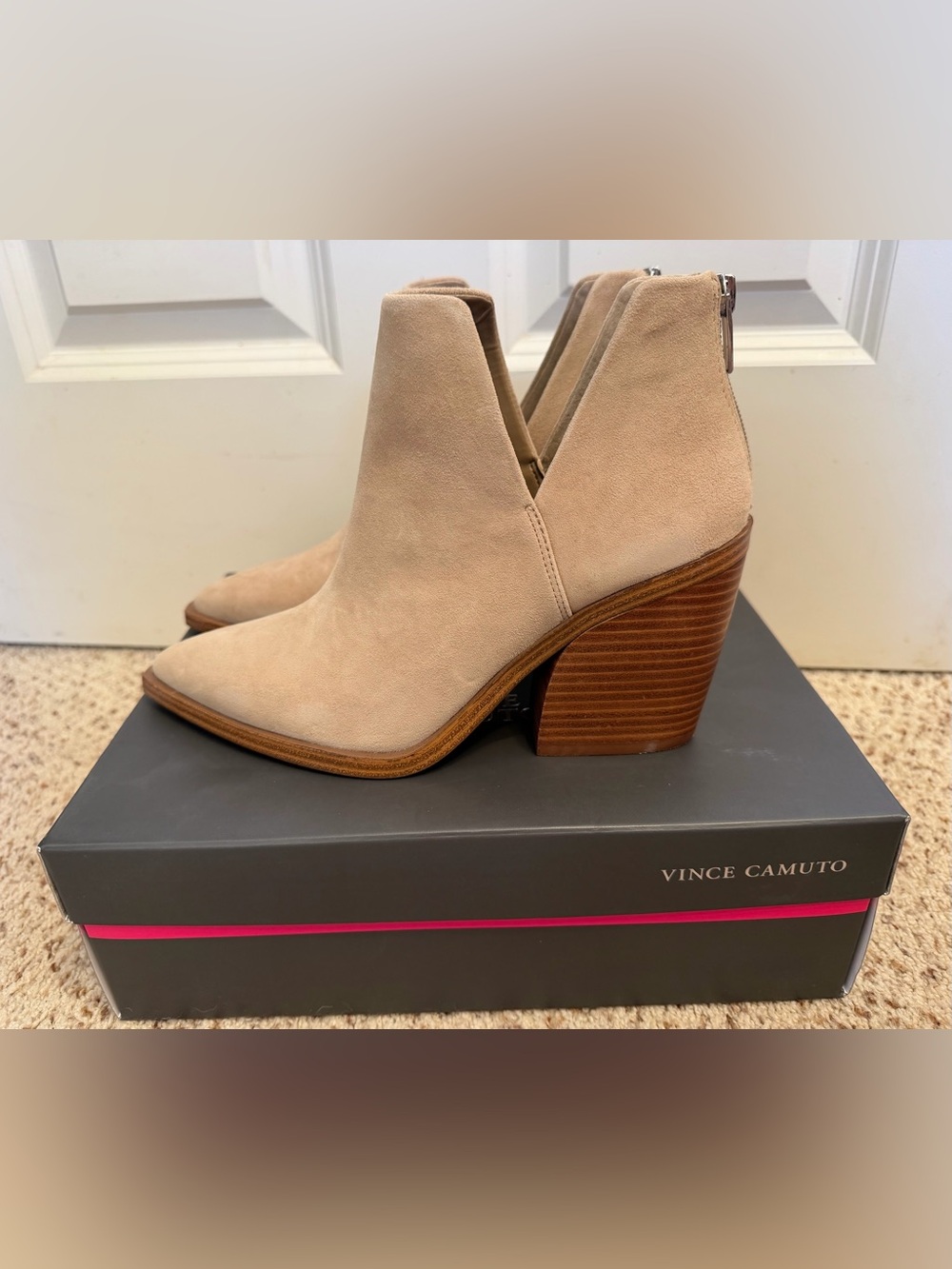 NWB Vince Camuto Gigietta Suede Block Heel Booties, Tan, Size 8.5/39